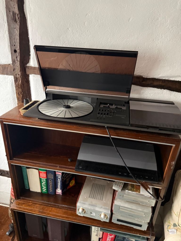 Bang and olufsen 2200 vinyl and tape deck + beogram cd 3500 + beovox x2( speakers 