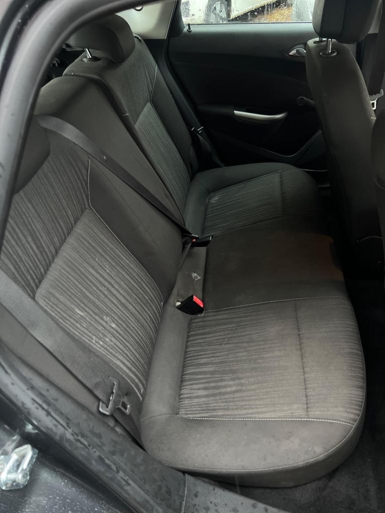 2011 Vauxhall Astra 1.6i 16V Exclusiv 5dr Auto HATCHBACK PETROL Automatic