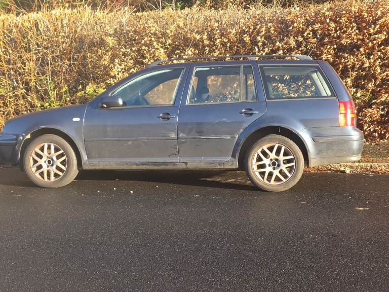 Volkswagen Golf estate 