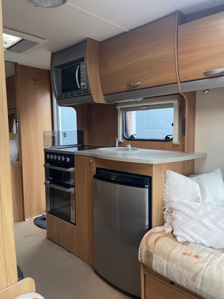 Swift charisma 565 6 berth caravan