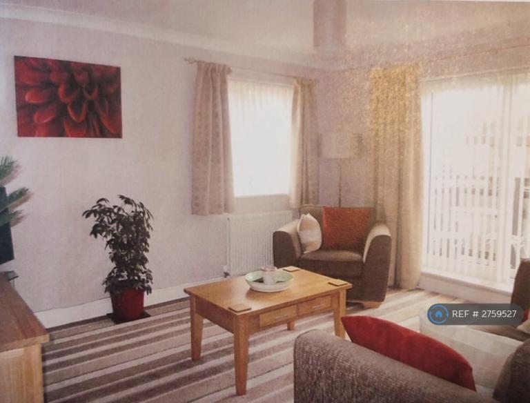 1 bedroom flat in Horse Sands Close, Southsea, PO4 (1 bed) (#2759527)