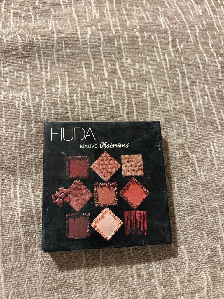 Huda Beauty Eyeshadow Palette