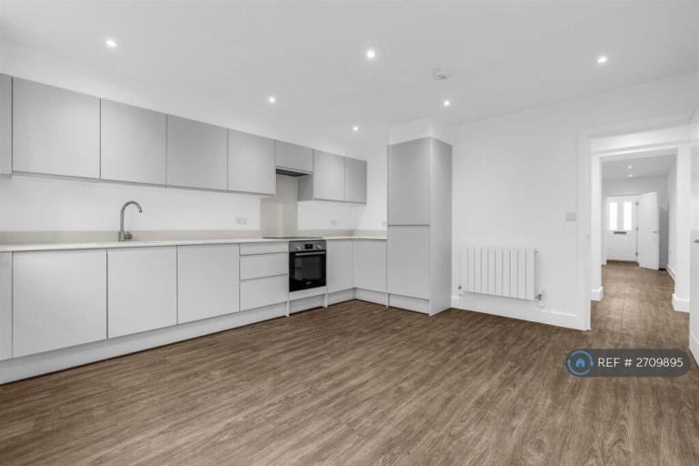 2 bedroom house in High Street, Widford, Ware, SG12 (2 bed) (#2709895)