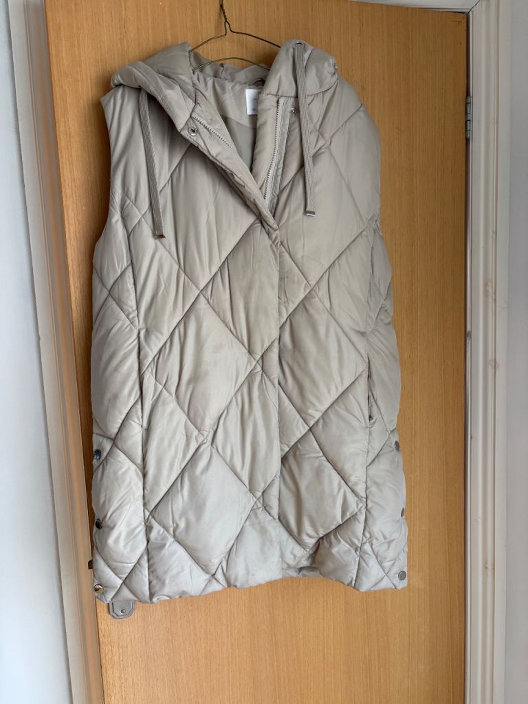 A Cream Long sleeveless hooded Puffer Coat size S