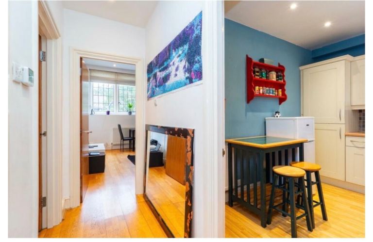 Beautiful bright 1 / 2 bed flat - 5 mins walk to station 