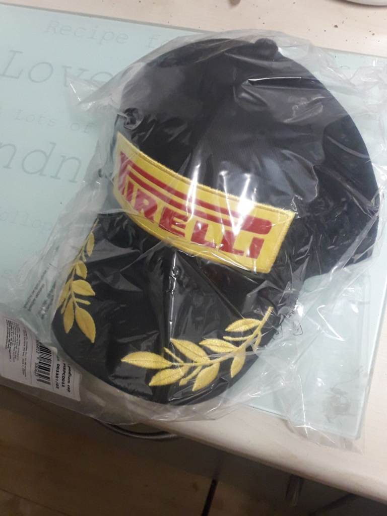 **BARGAIN **BRAND NEW**Official PIRELLI Podium cap