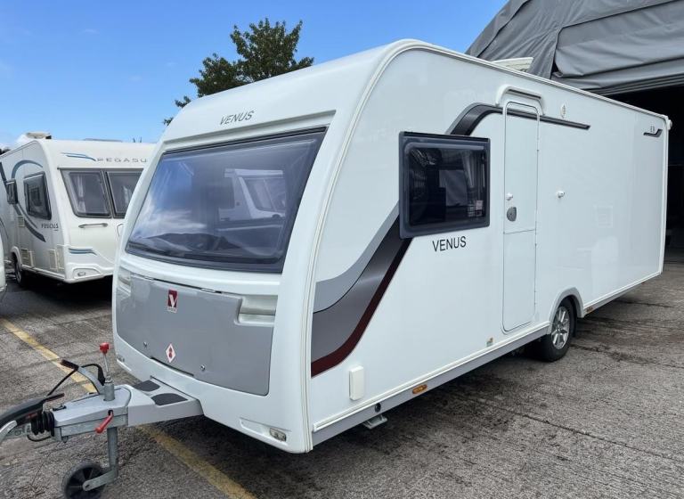 Lunar Venus 570 2016 4 Berth Fixed Island Bed Caravan With Motor Mover