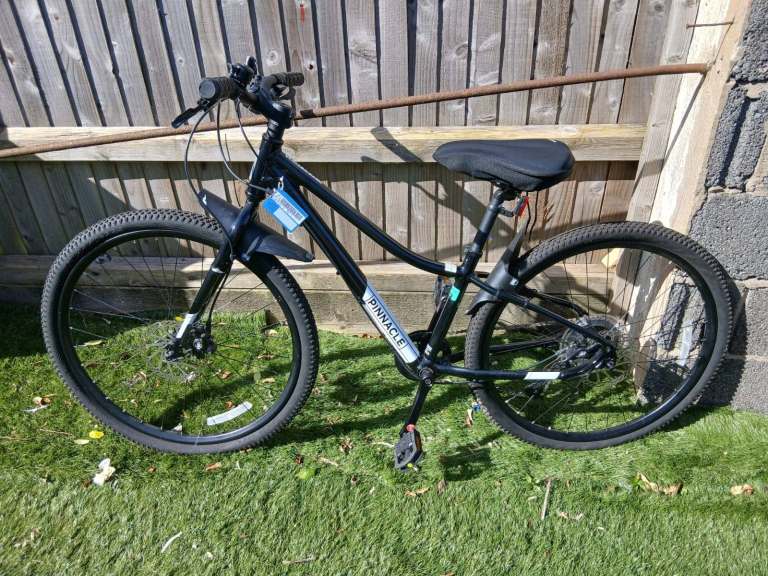 Kauri City/Commuter Bike – Barely Used | Kickstand & Chain Lock Included