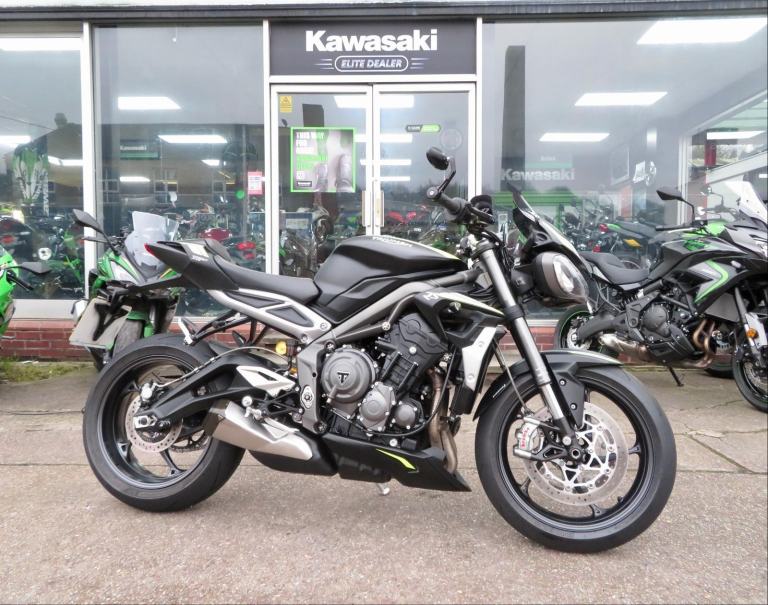 TRIUMPH STREET TRIPLE 765 RS 2021