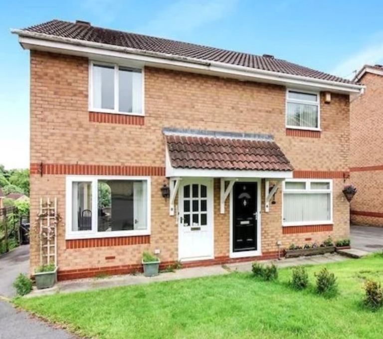 Recently refurbished modern (END ROW) 2 Bed House in the respectable Poplars Farm area, BD2