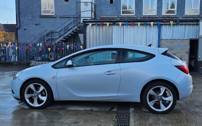 BREAKING / PARTS : VAUXHALL ASTRA GTC 2011-15	1.7d	; code: LUD / A17DTS	; colour: Z187 