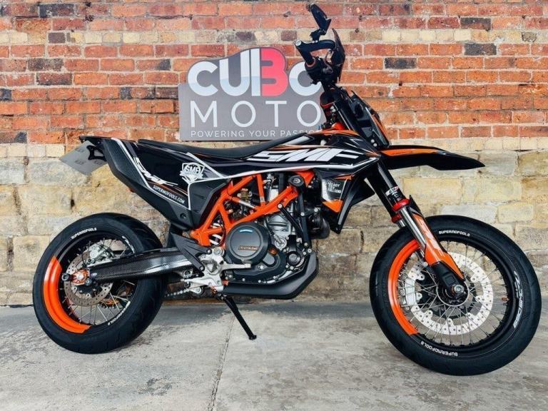 KTM 690 SMC R SUPERMOTO 2020 20