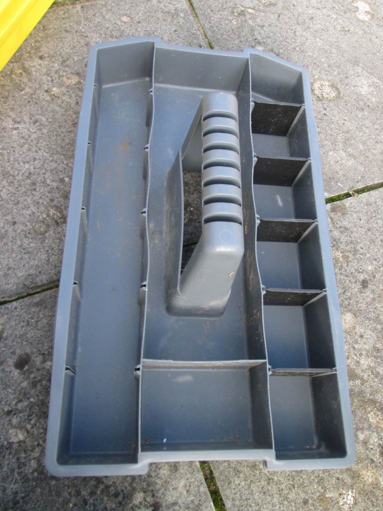 Stanley mobile tool chest on wheels 