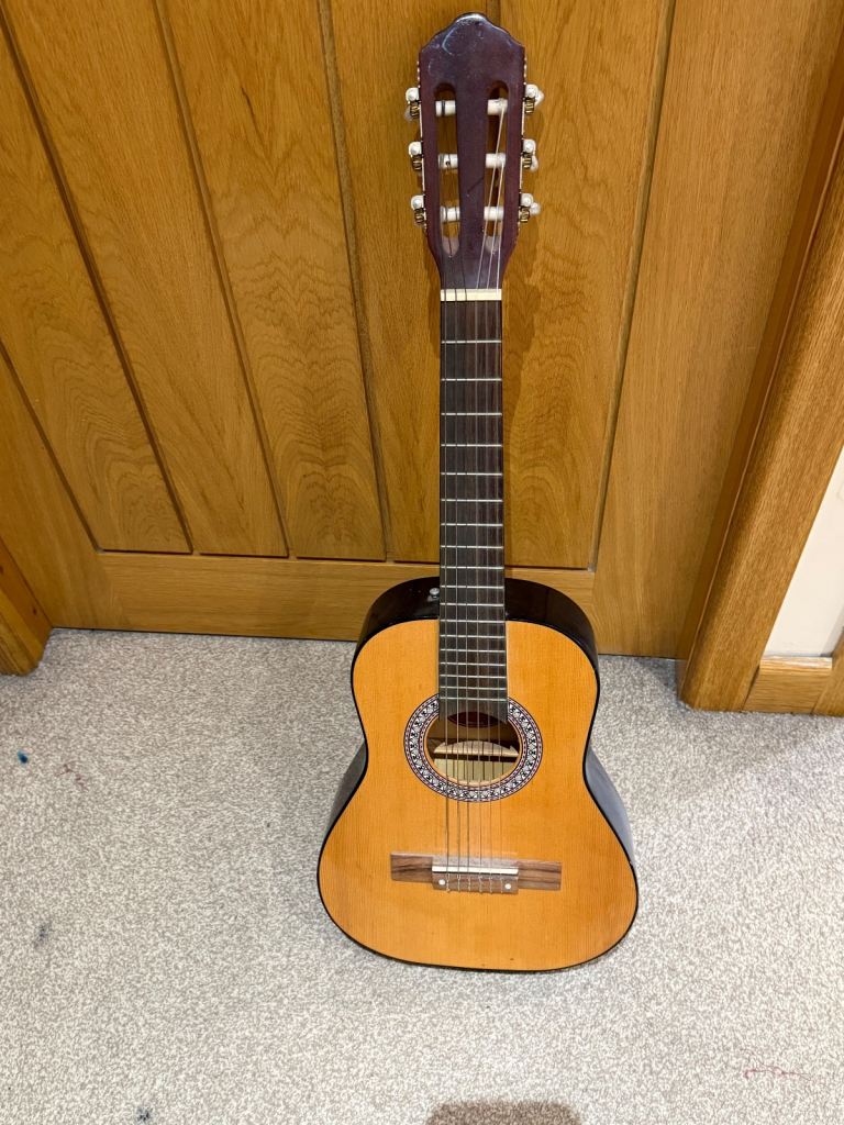1/2 size guitar 