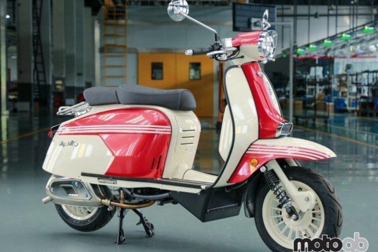 Royal Alloy GP 125cc Modern Classic Retro Automatic Moped Scooter For Sale