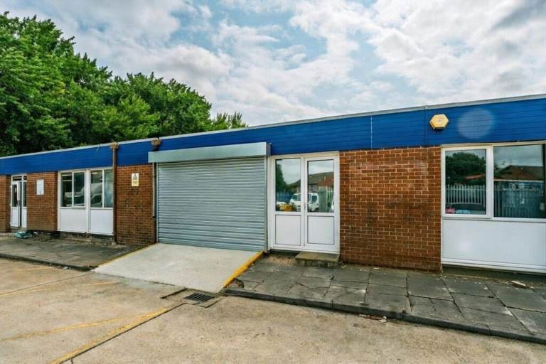 Industrial/Warehouse Unit To Let – 826 sq ft – Portsmouth (PO3) – £1,170 pcm