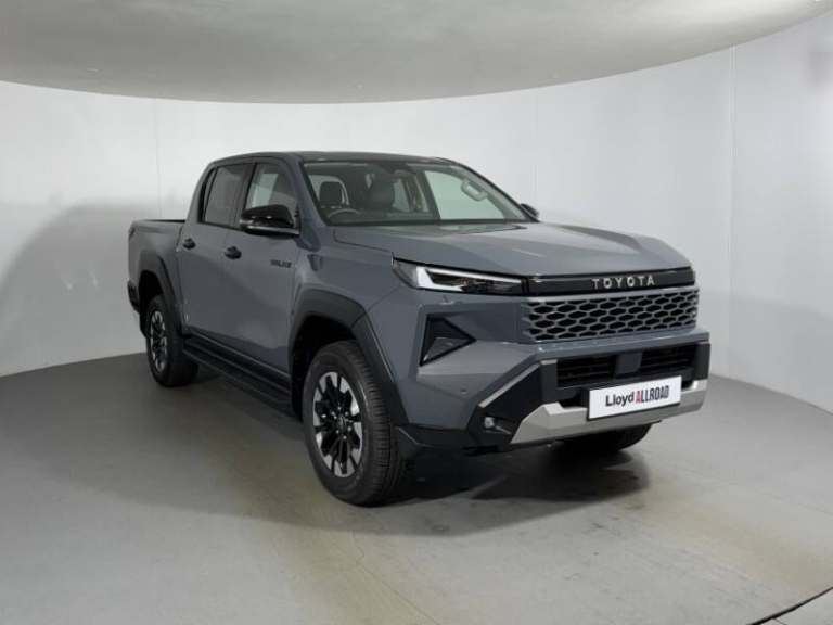 TOYOTA COMMERCIAL HILUX Invincible D/Cab Pick Up 2.8 D 48V Auto