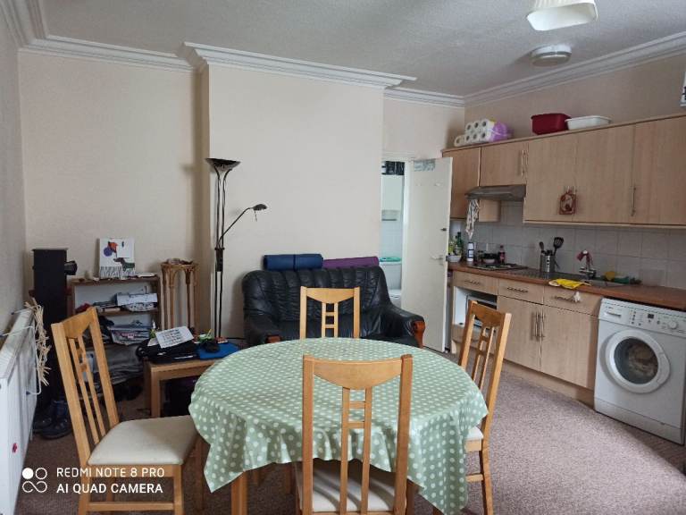 Large studio flat for rent in Melville Road, Maidstone