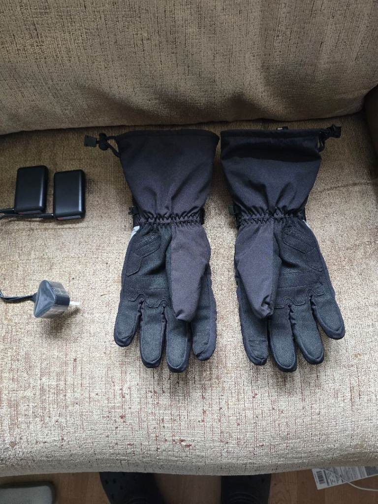 Heated gloves