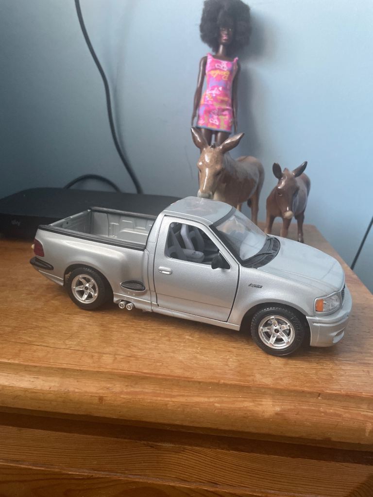 BBurago 1.21 Scale Ford SVT F150 Truck