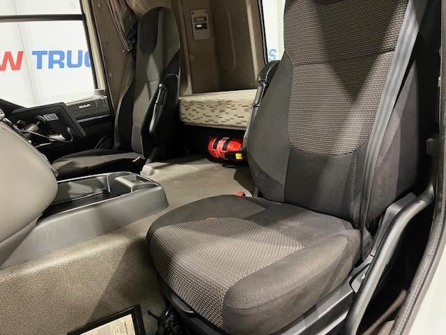 DAF 460 6x2 Sleeper Cab Tractor Unit