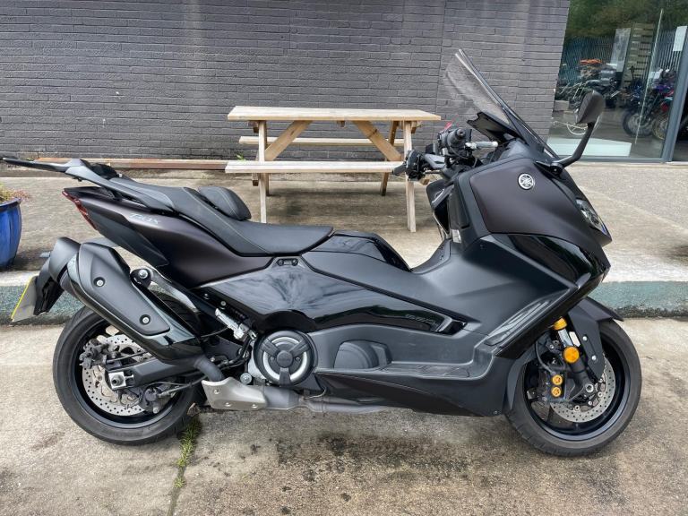 Yamaha TMAX TECH MAX (XP560D) T-MAX