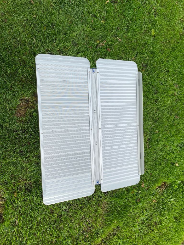 Folding wheelchair ramp