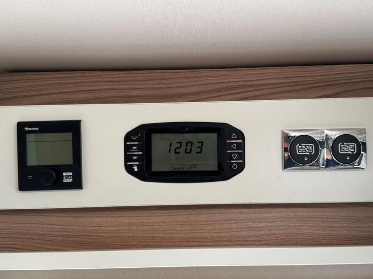 SWIFT ESCAPE 695 - 2017