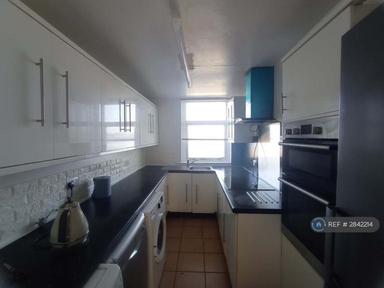2 bedroom flat in Mackie Avenue, Port Glasgow, PA14 (2 bed) (#2842214)