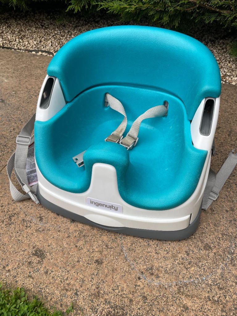 Ingenuit  Baby Booster Chair / Seat, Easy to Clean with Removable and Self-Storing Tray