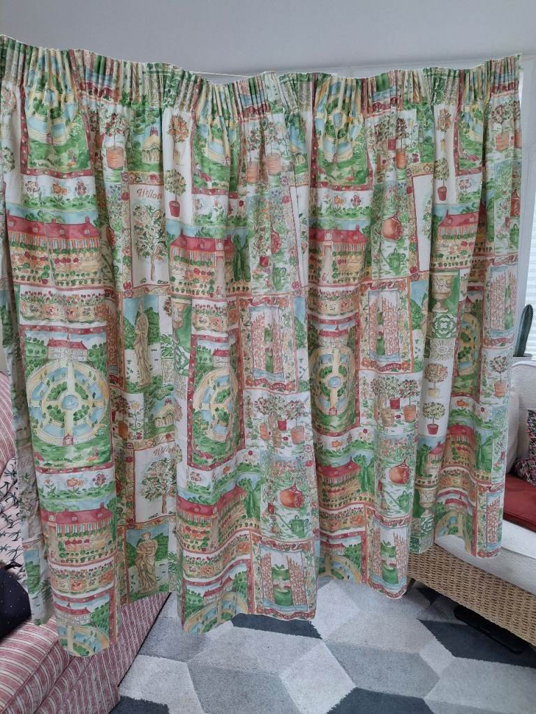 Multicoloured Fabric Curtains with Garden Scene Pattern