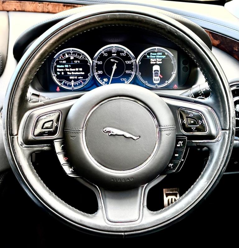 2010 Jaguar XJ 5.0 V8 Premium Luxury Auto Euro 5 4dr (LWB) SALOON Petrol Automatic