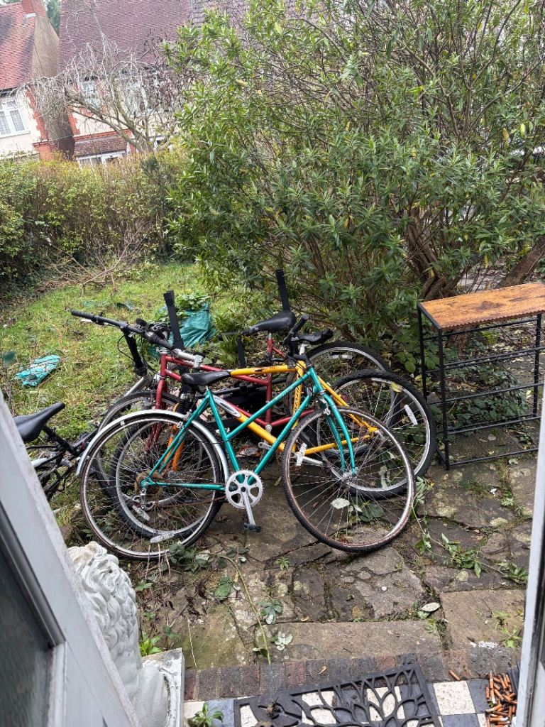 Free!!! 4x adult bikes 1x bench press 1x metal shoe rack (For scrap or spare and repairs)