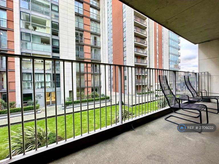 1 bedroom flat in Marmara Apartments, London, E16 (1 bed) (#2709222)