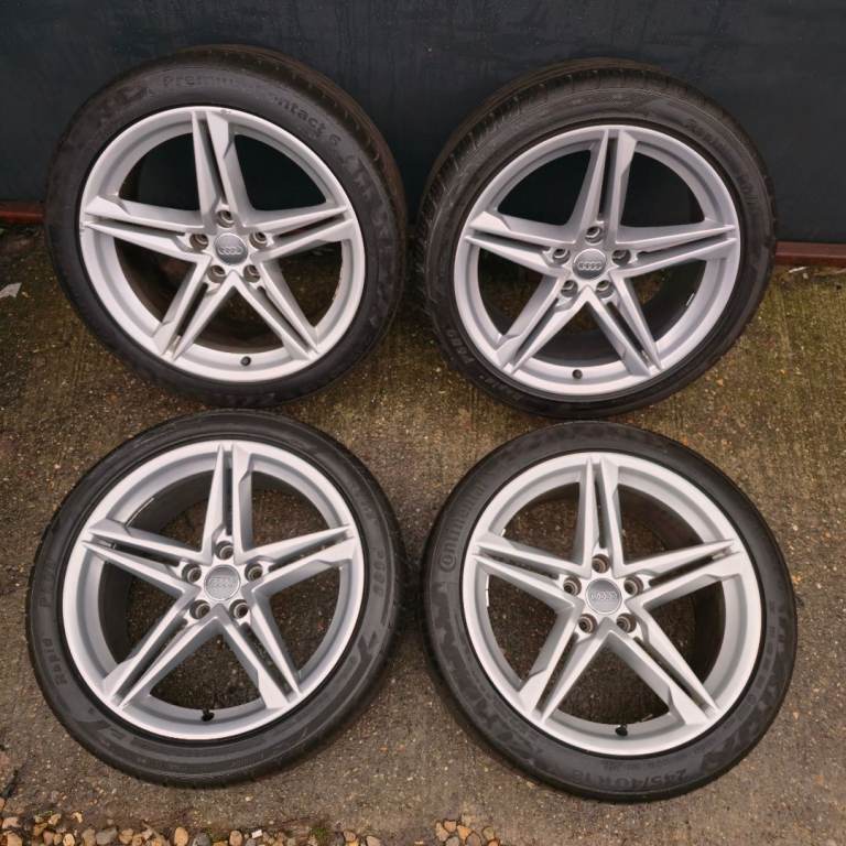 Genuine Audi 18" Alloy Wheels A5 A4 S5 S4 Star 8W0601025DE