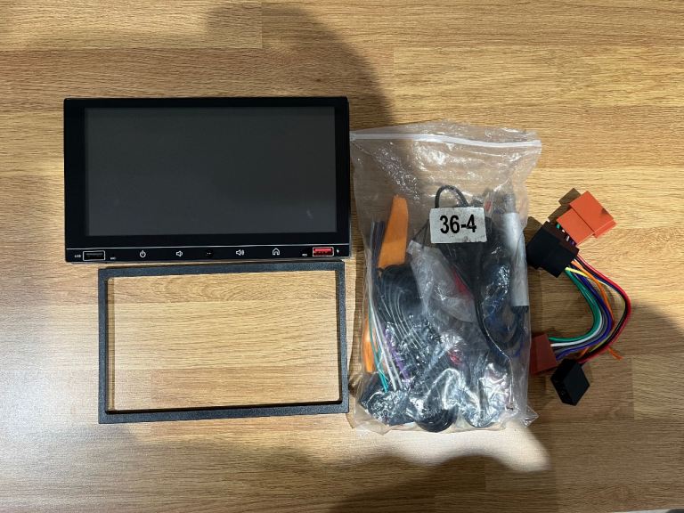 Touch Screen car stereo with reversing camera