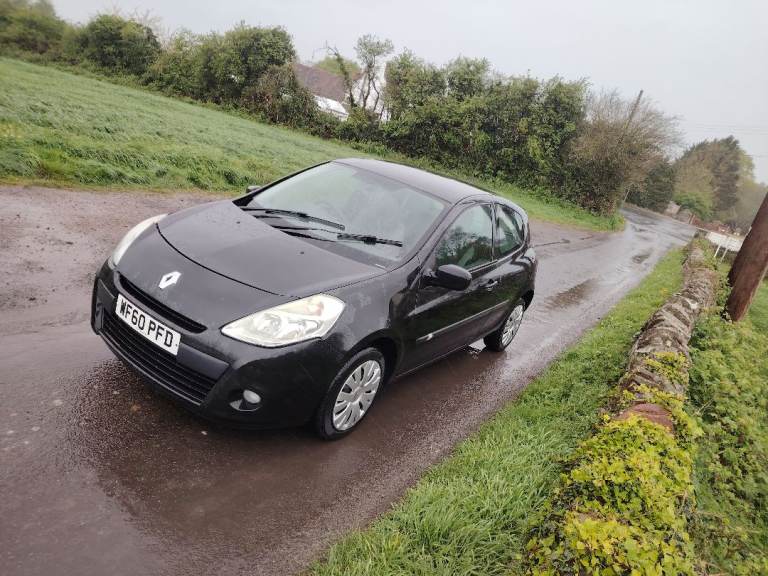 Renault clio Ulez compliant 1.2 petrol like corsa fiesta ka car long mot