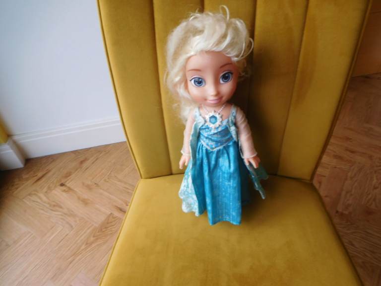 Disney Elsa Doll from Frozen. Talks and Sings 'Let it Go'. 34cm 13 inches.