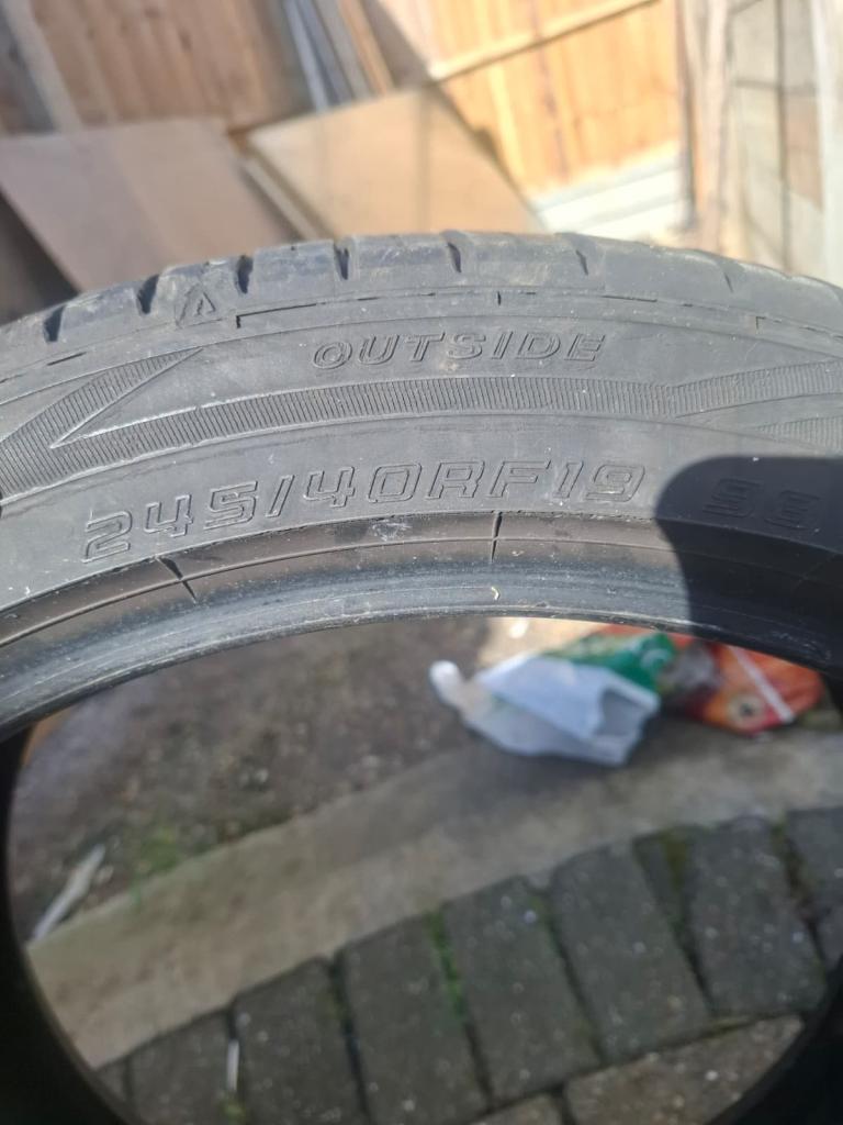 1 car Tyre Falken Azenis 