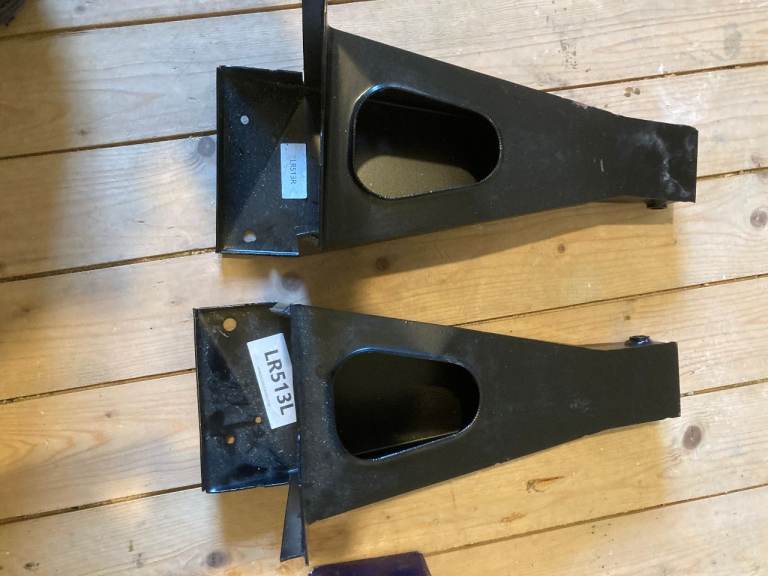 Landrover Defender 90/110 bulkhead outriggers new, pair left and right