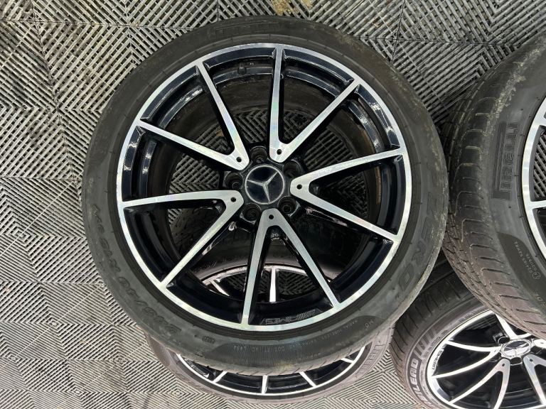 GENUINE MERCEDES C63s AMG SILVER ALLOYS - Rears 285/35 ZR18 & Fronts 245/40 R18 ✅