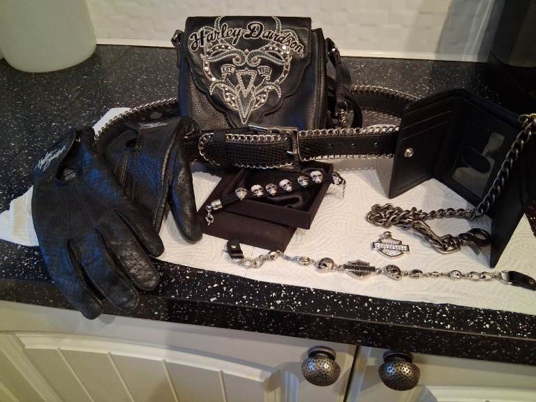 Will split/ Lovely collection of Harley Davidson accessories 