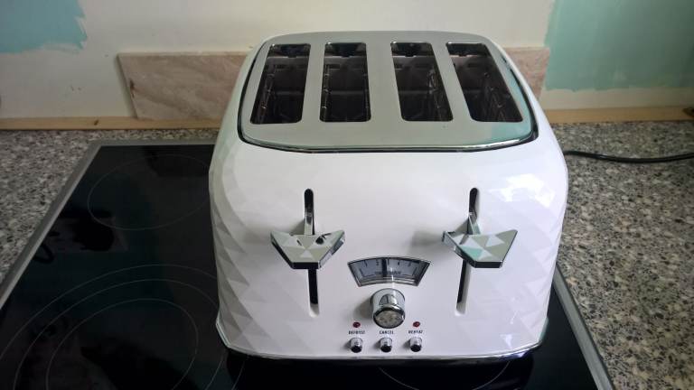 De'Longhi Brillante 4 Slice Toaster,
