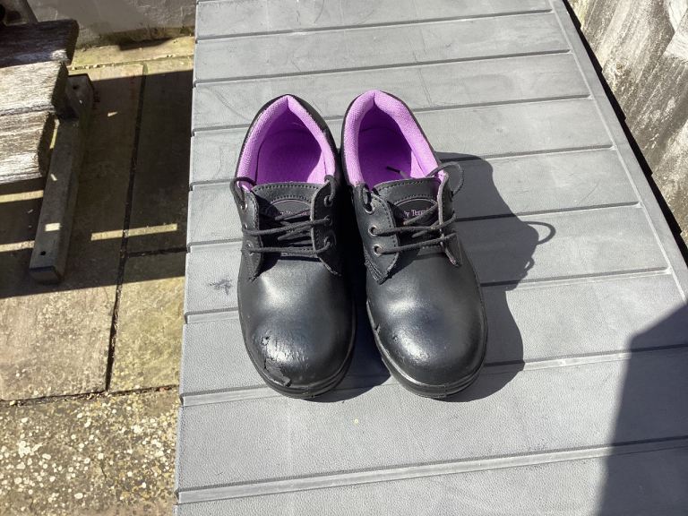 Ladies Safety Shoes Size 5 Black. Lady Terrain brand.