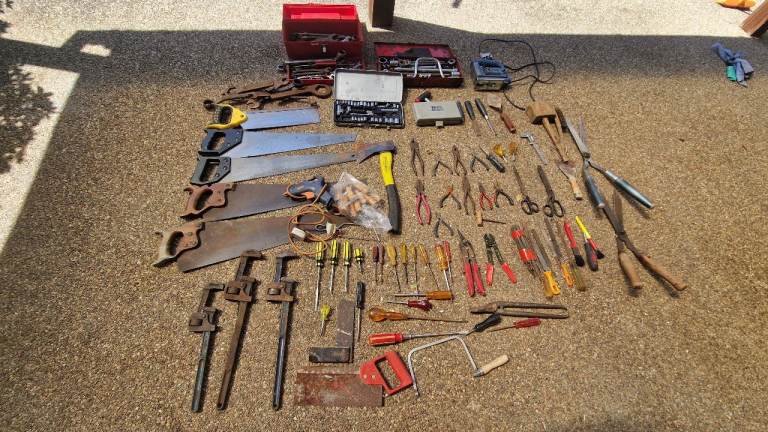 Multiple tools, the lot in the photos