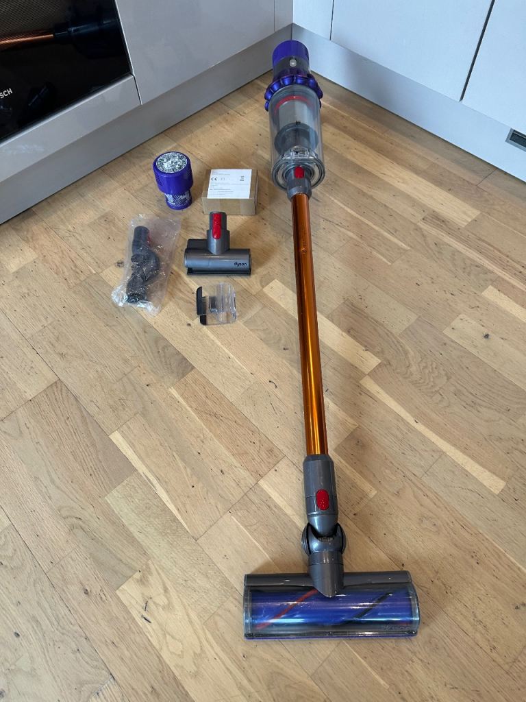 Dyson v10 absolute bundle fully working with great battery life and cleaned inside and out 