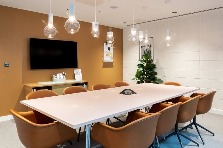Glasgow - G2 1RW \ Large Office with a Flexible Layout for Up to 10 Workstations