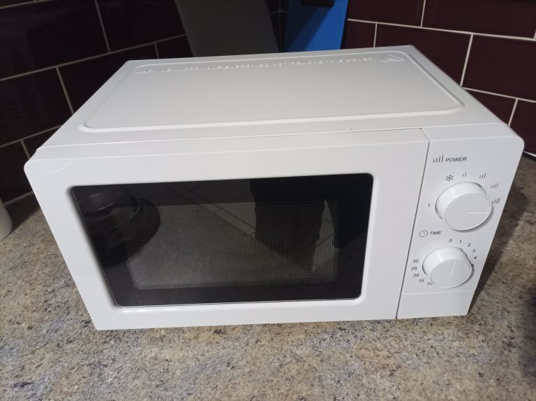 George Home White Microwave 700W