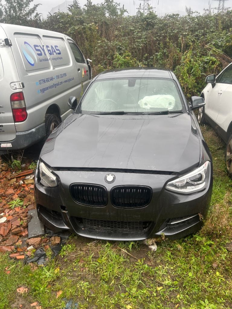 BMW 1 SERIES F20 BREAKING SPARES PARTS – HEADLIGHTS DOORS WHEELS MIRRORS