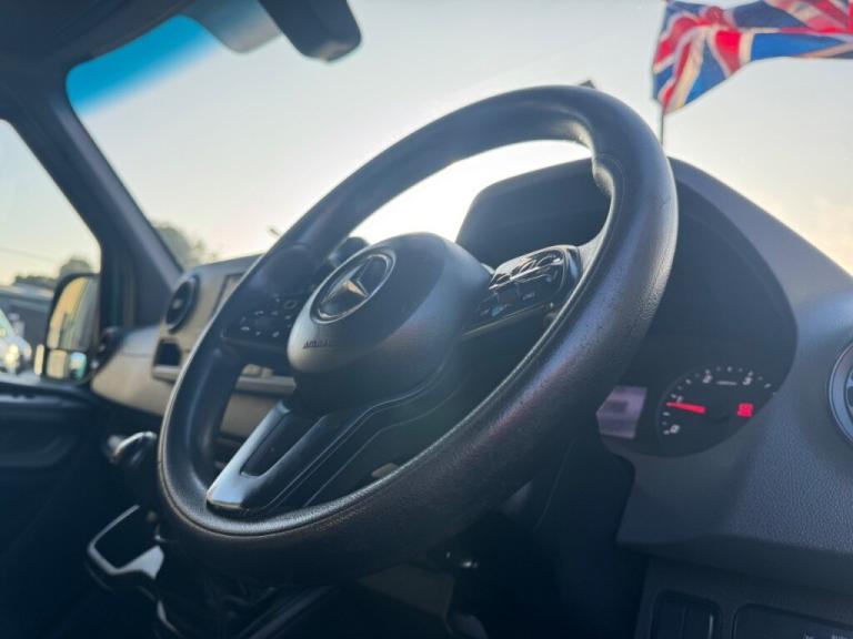  Mercedes-Benz Sprinter SPRINTER 2.1L 314CDI 3.5t H2 L2 RWD WINDOW COMBI CREW